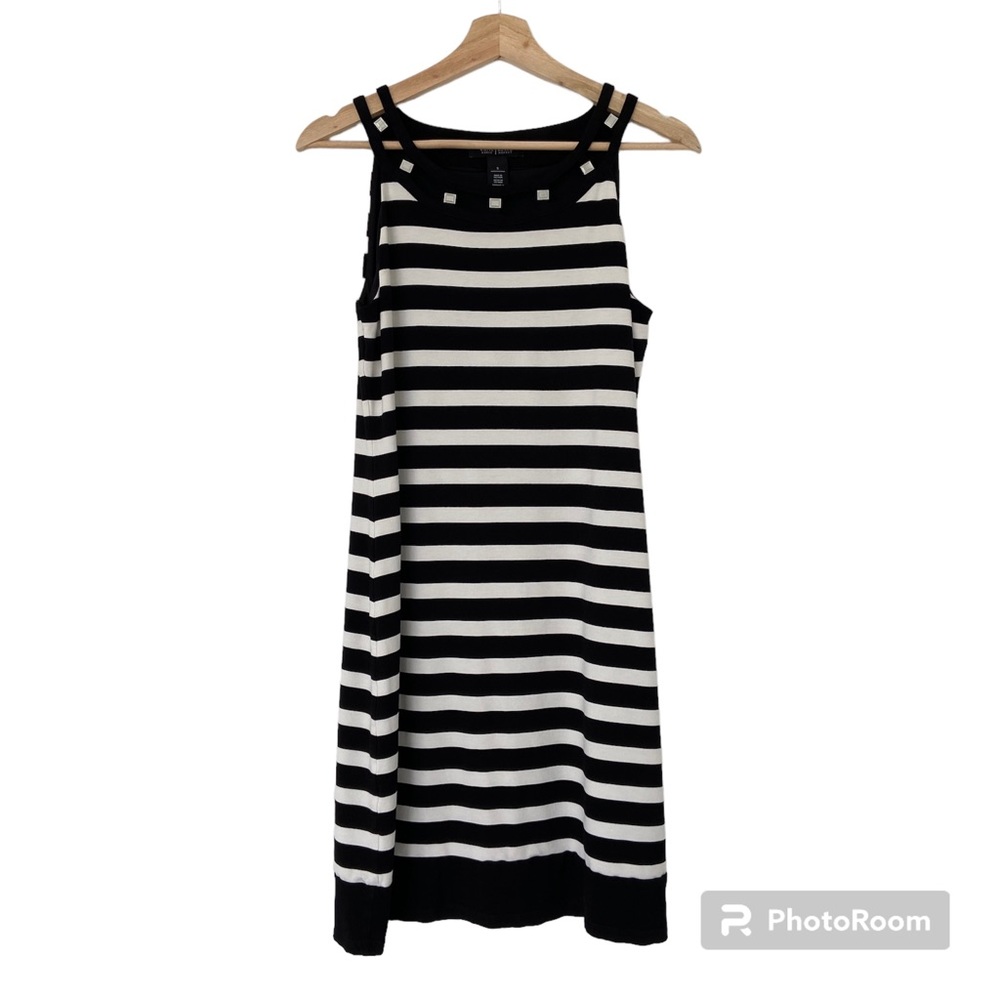 WHITE HOUSE BLACK MARKET BLACK/WHITE STRIPED DRESS W/ METAL/CUTOUT NECKLINE, S